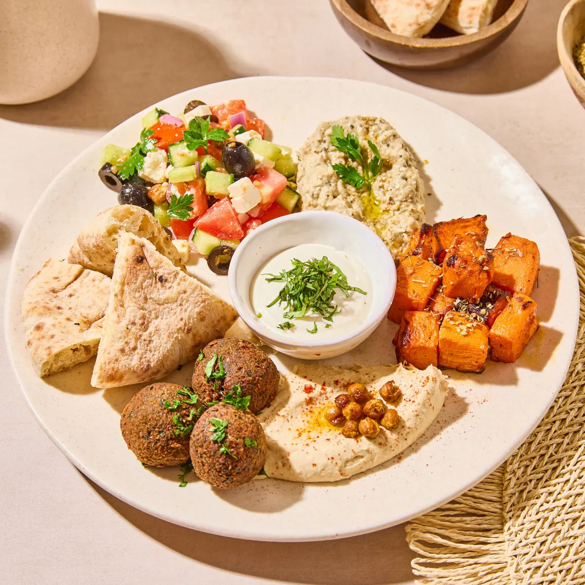 Yalah — Mezze, pita, falafel, houmous et grillades.